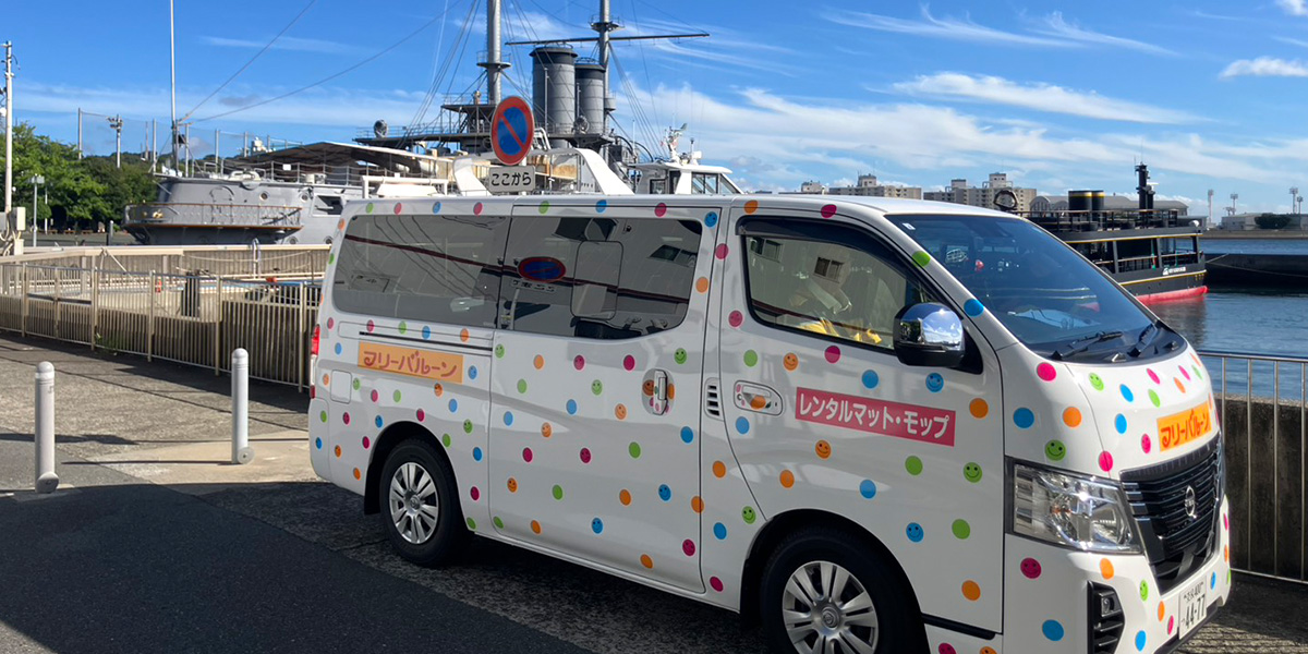 お客様のもとへ向かうフリーバルーンの車 1