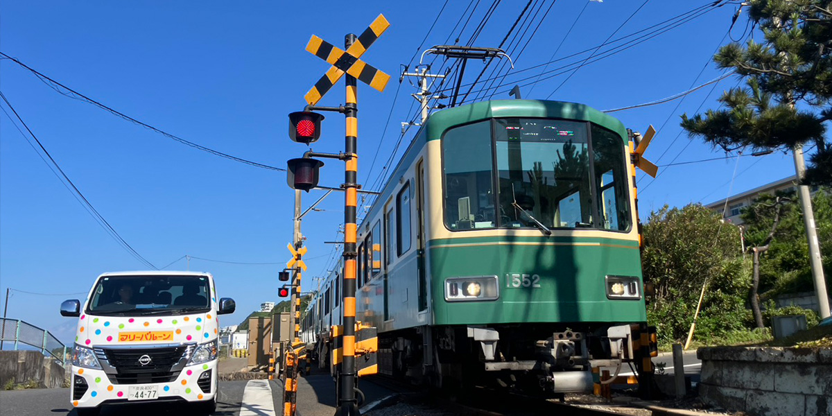 お客様のもとへ向かうフリーバルーンの車 4