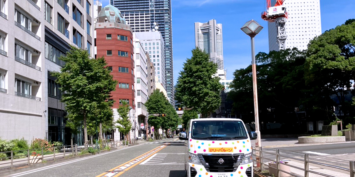 お客様のもとへ向かうフリーバルーンの車 5
